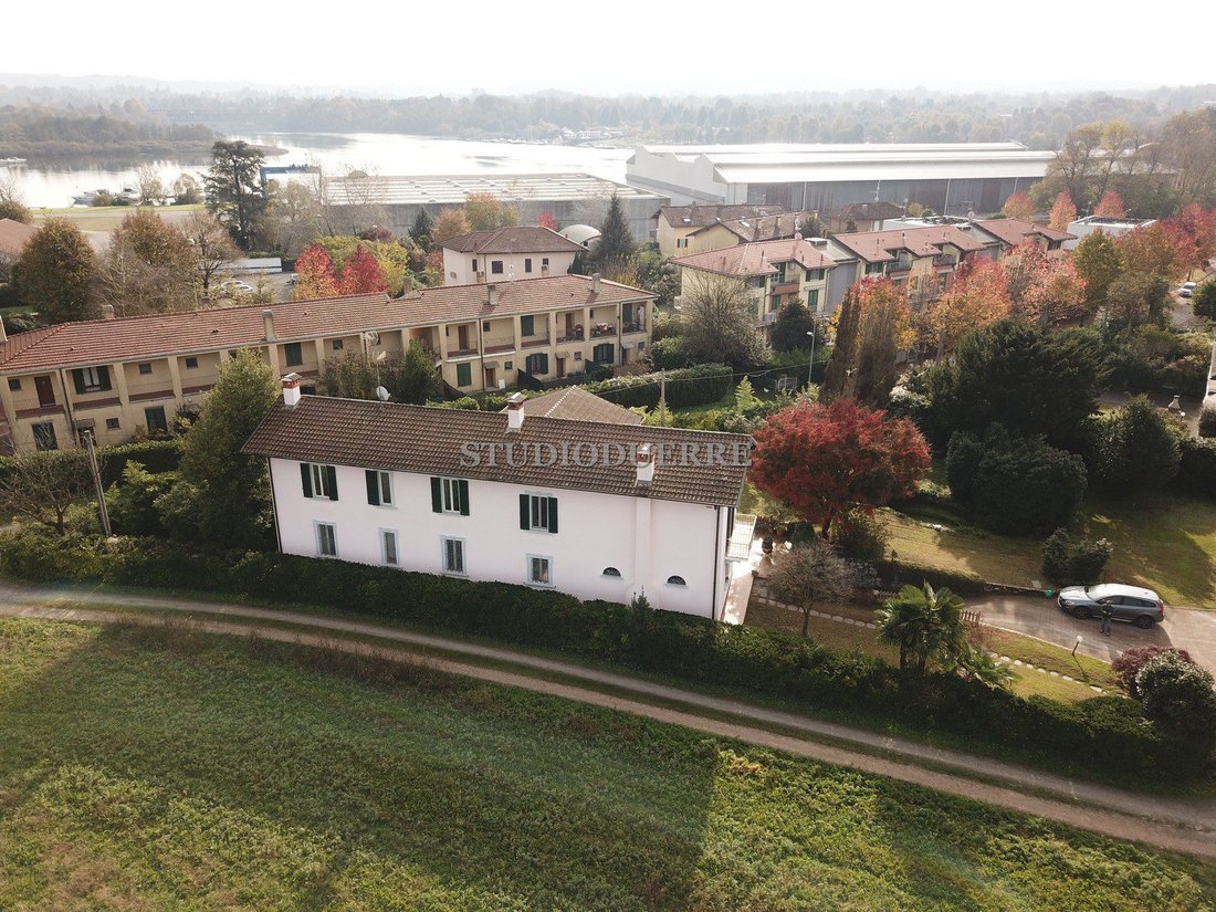 Villa in Sesto Calende, Lombardy, Italy 2 - 15802095
