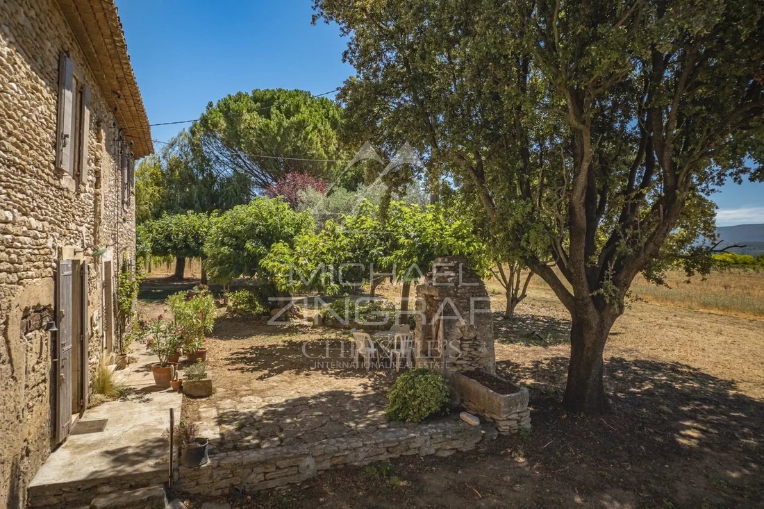 Country House in Gordes, Provence-Alpes-Côte d'Azur, France 4 - 15802759