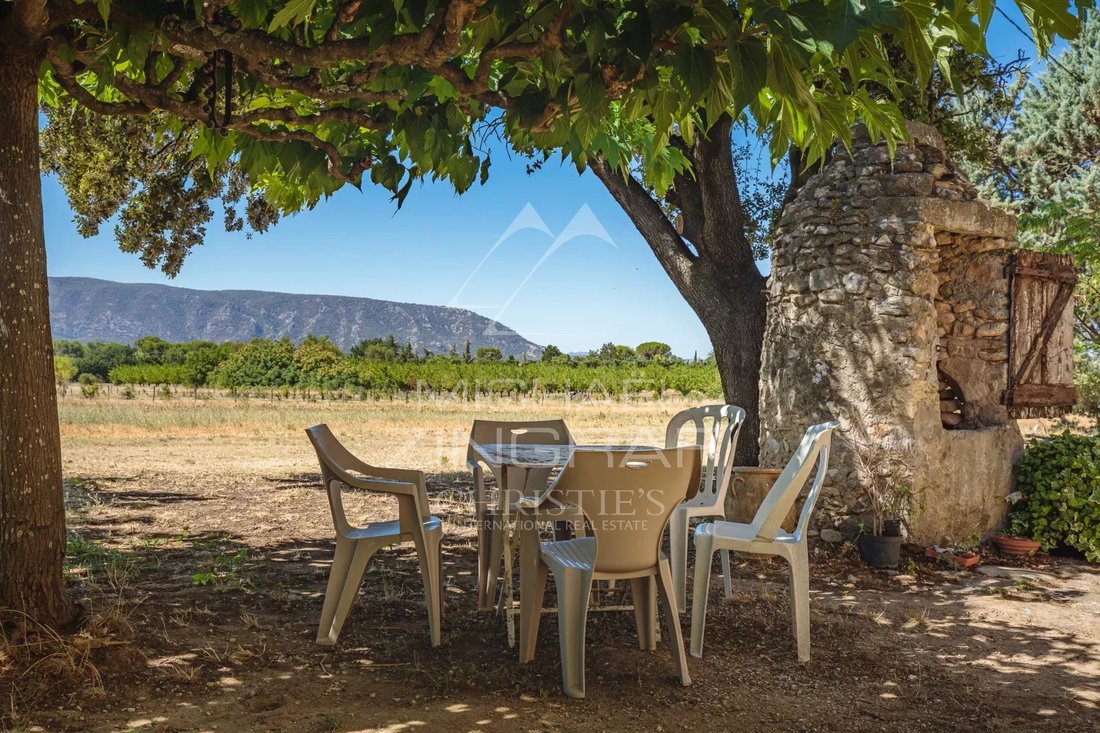 Country House in Gordes, Provence-Alpes-Côte d'Azur, France 3 - 15802759