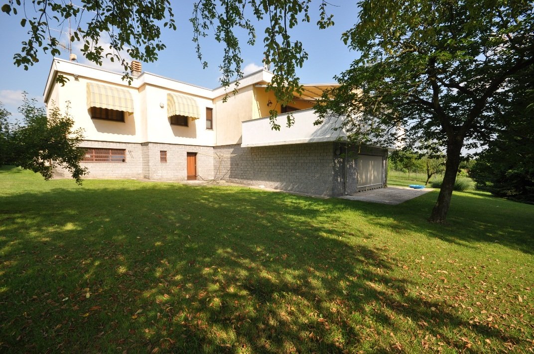 Villa in Brebbia, Lombardy, Italy 2 - 15802136