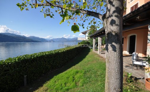 Villa in Leggiuno, Lombardy, Italy 1