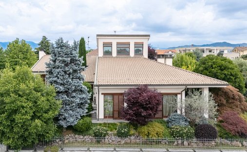 House in Ronco Briantino, Lombardy, Italy 1