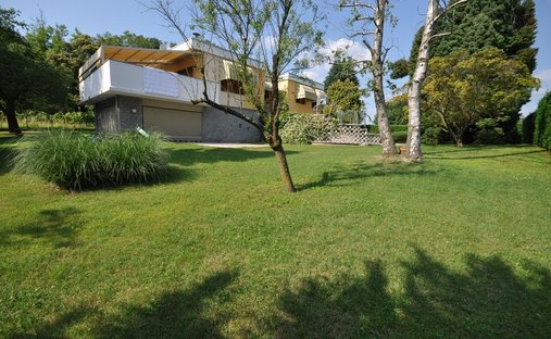 Villa in Brebbia, Lombardy, Italy 1