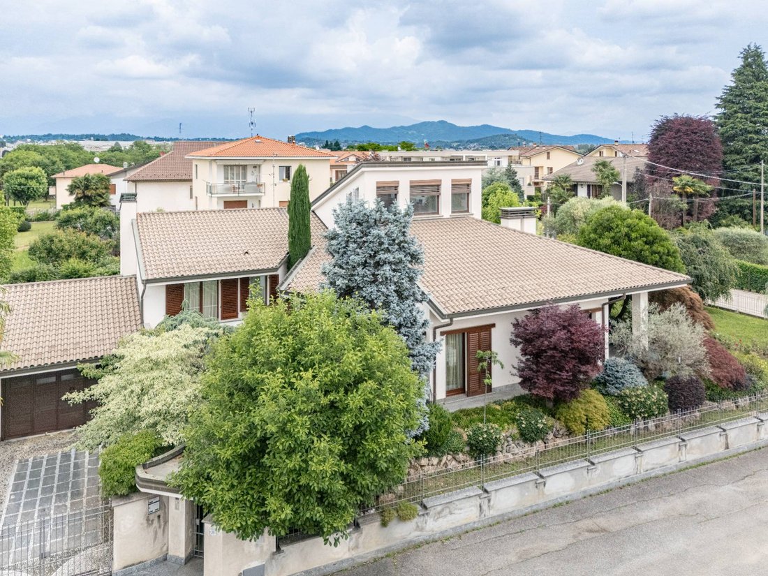 House in Ronco Briantino, Lombardy, Italy 2 - 15805531