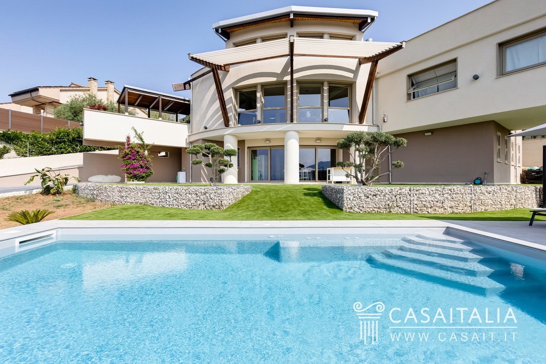 Villa in Guidonia, Lazio, Italy 3 - 15403765
