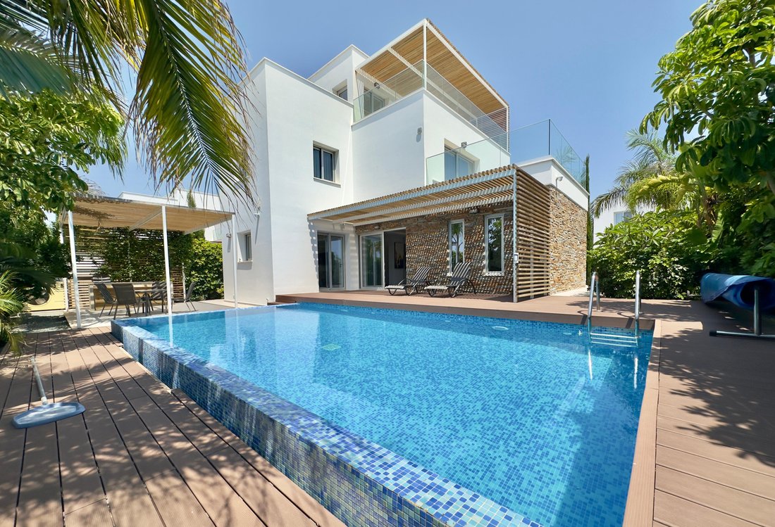 Villa in Yeroskipou, Paphos, Cyprus 1 - 15806894