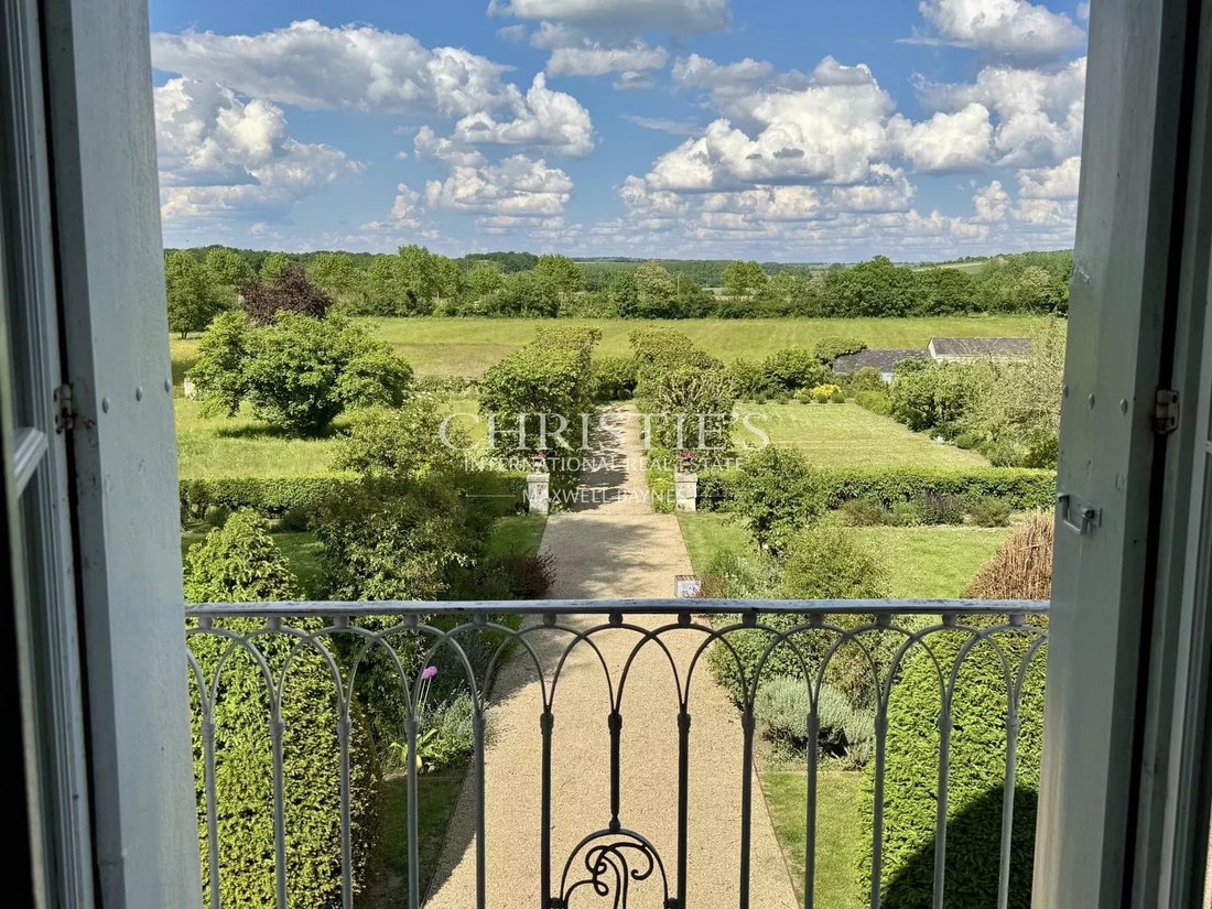 Estate in Chinon, Centre-Val de Loire, France 3 - 15806593