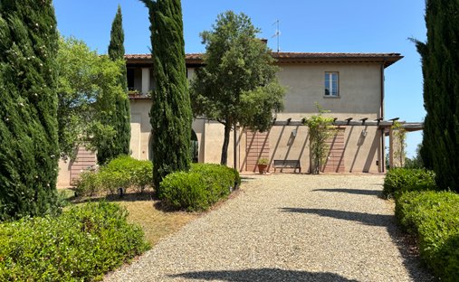 Country House in Crespina, Tuscany, Italy 1