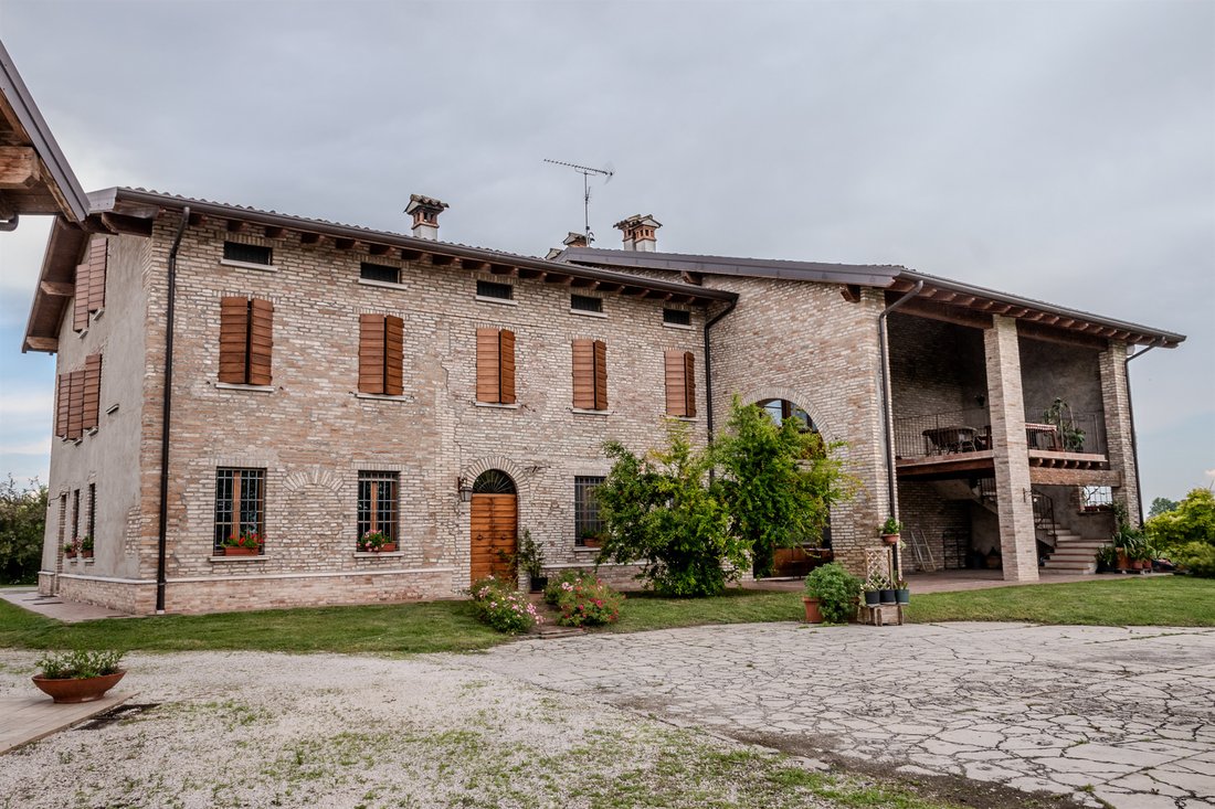 Farm Ranch in Castel Venzago, Lonato del Garda, Lombardy 3 - 15281654