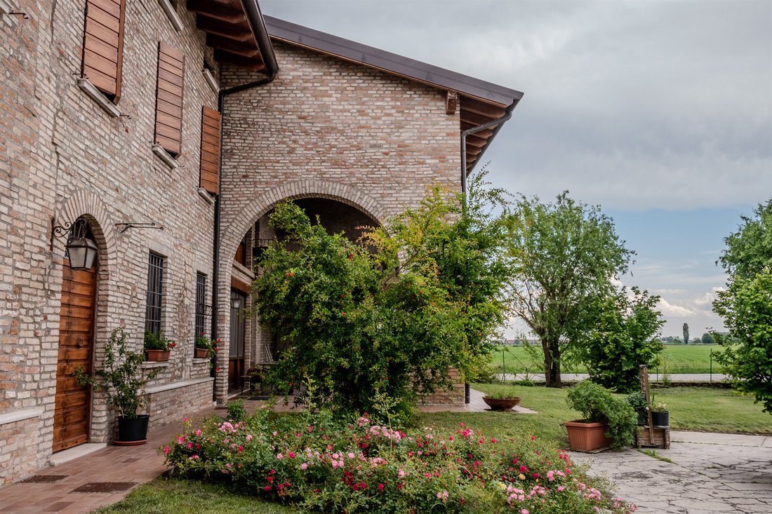 Farm Ranch in Castel Venzago, Lonato del Garda, Lombardy 4 - 15281654