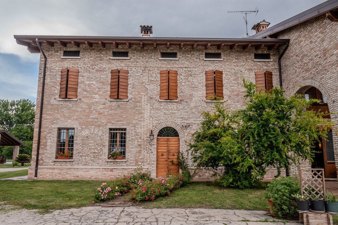 Farm Ranch in Castel Venzago, Lonato del Garda, Lombardy 1 - 15281654