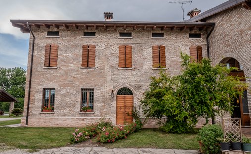 Farm Ranch in Castel Venzago, Lonato del Garda, Lombardy 1