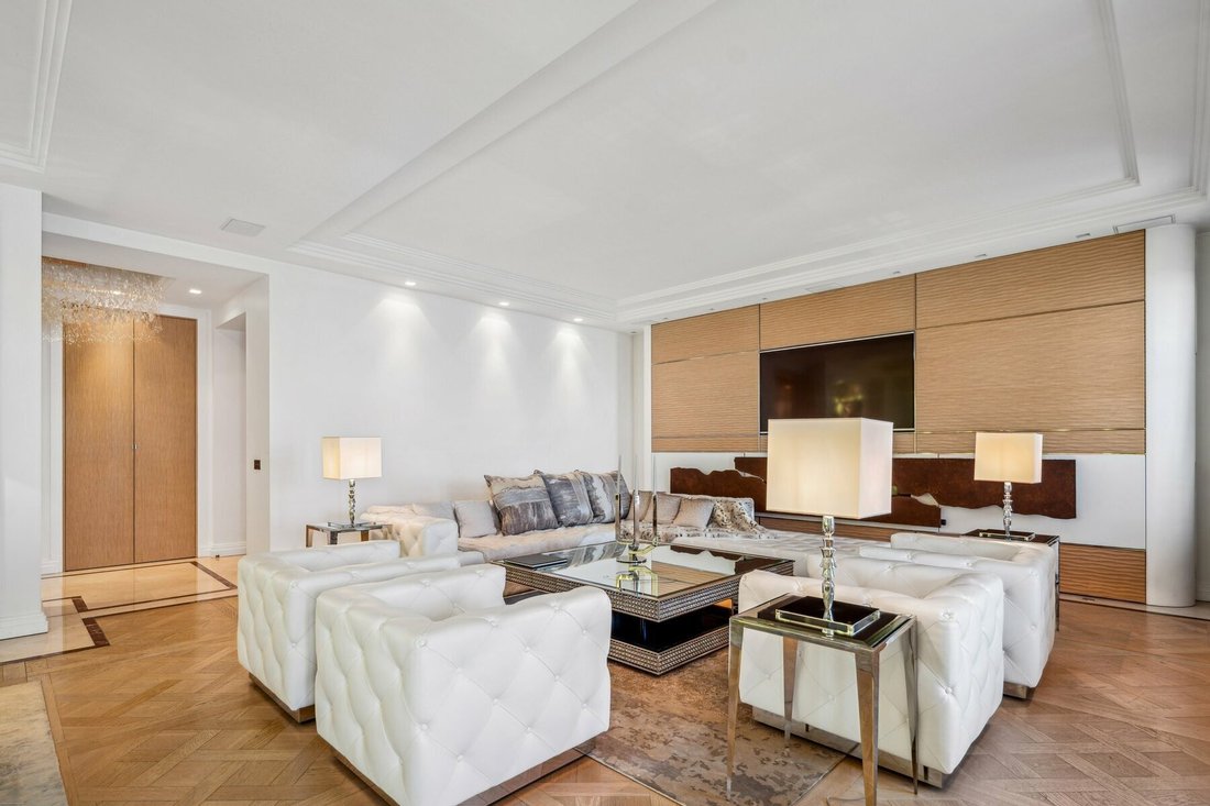 Exceptional Apartment On The Waterfront With Panoramic Lake View