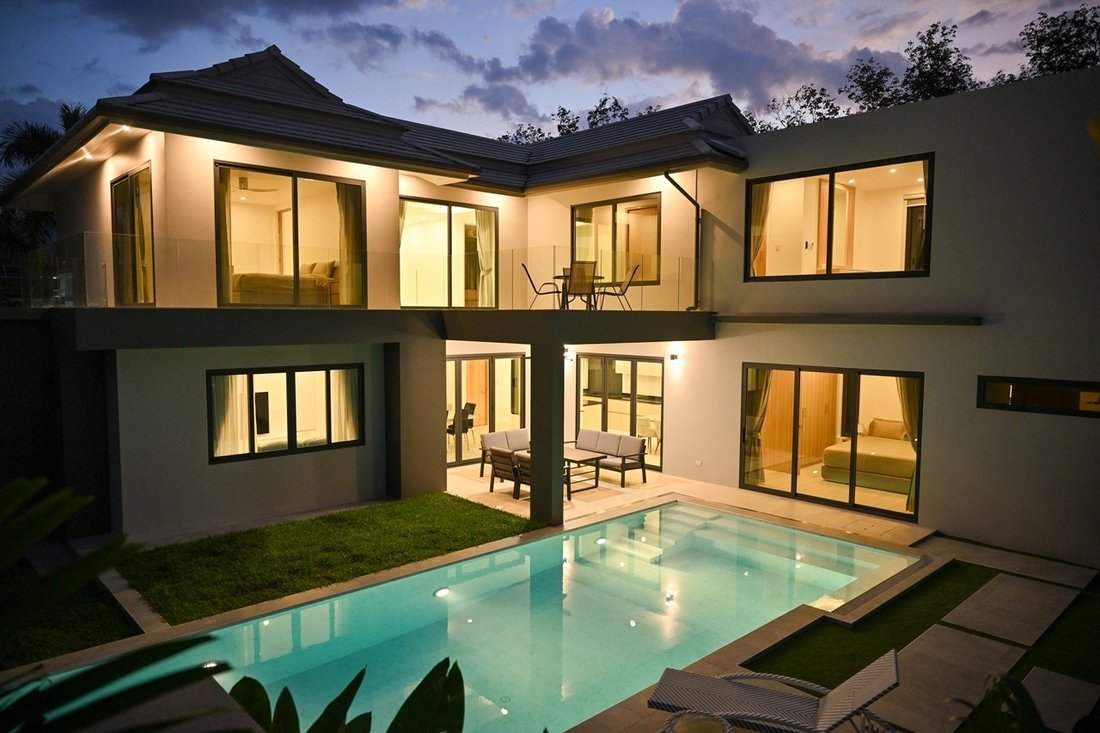Villa in Choeng Thale, Phuket, Thailand 1 - 15810261