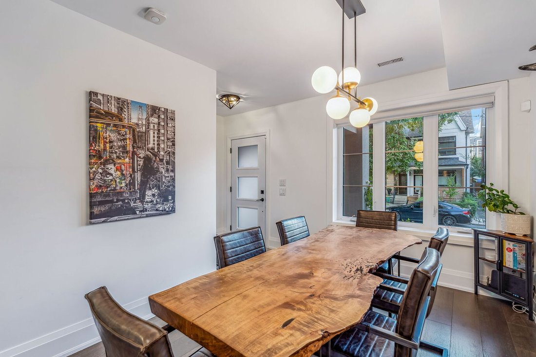 House in Toronto, Ontario, Canada 4 - 15811906