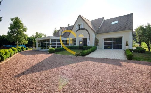 Castle for Sale in Allogny, Centre-Val de Loire, France