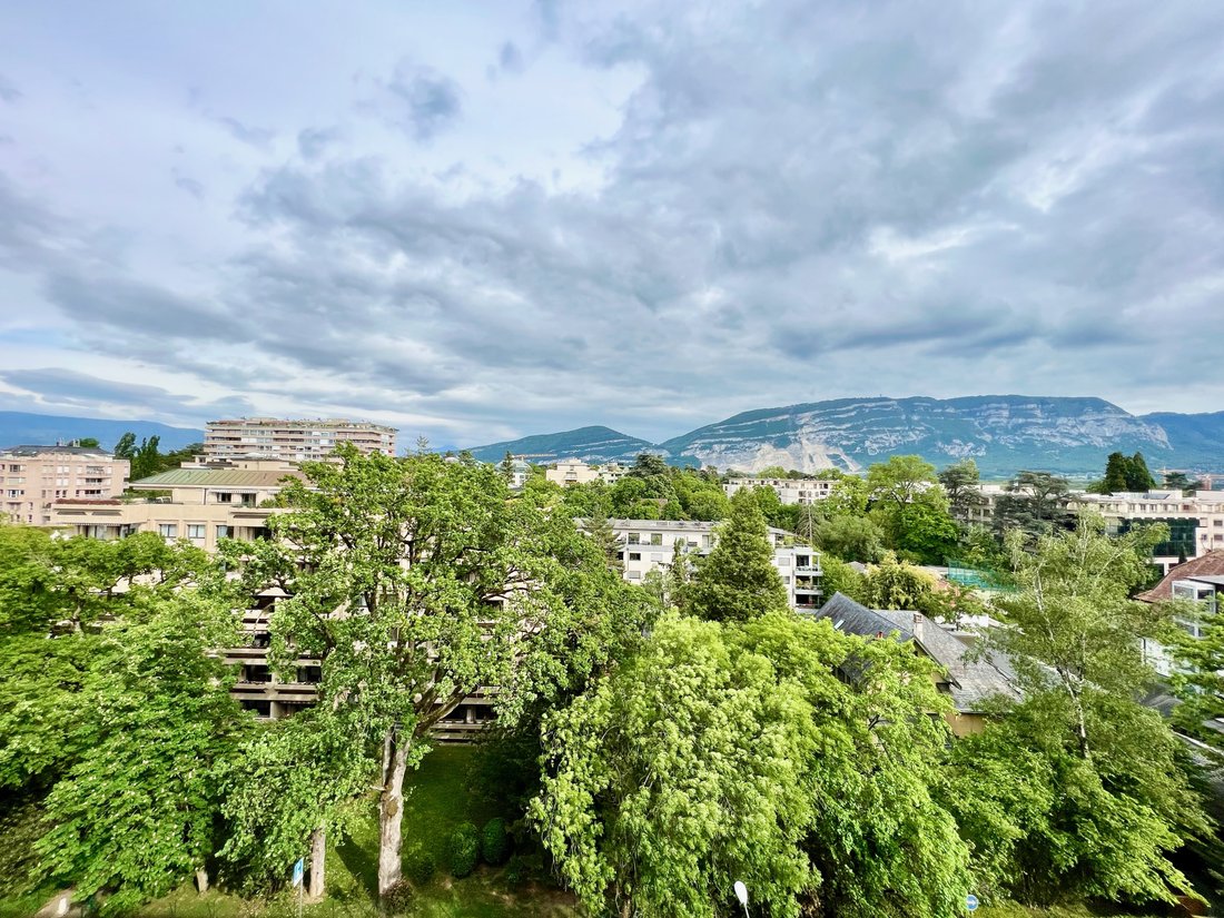 Exclusive: Sublime 370 M² Penthouse In The Heart Of Florissant.