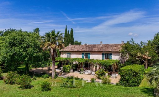Country House in Saint-Rémy-de-Provence, Provence-Alpes-Côte d'Azur, France 1