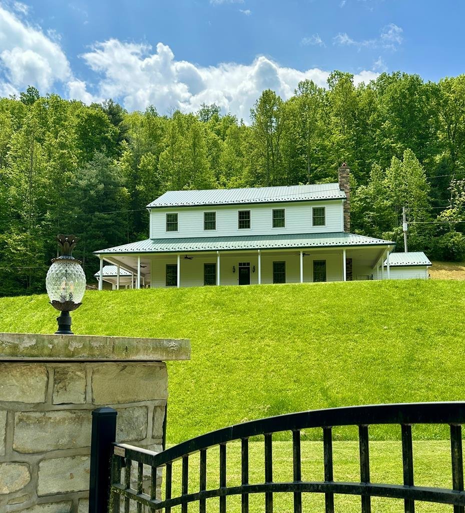 House in Flatgap, Kentucky, United States 1 - 15161381