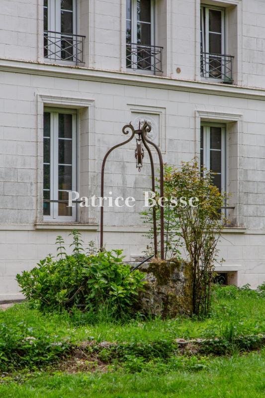 Le Château des Murmures – A Moated Haven of Timeless Elegance, 35km from Paris