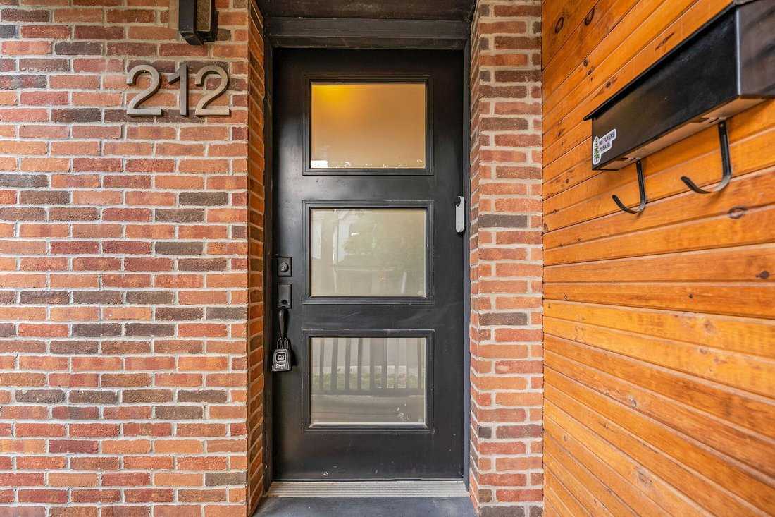 House in Toronto, Ontario, Canada 2 - 15811906