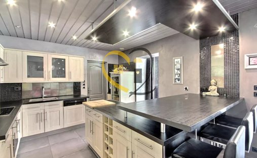 Castle for Sale in Allogny, Centre-Val de Loire, France