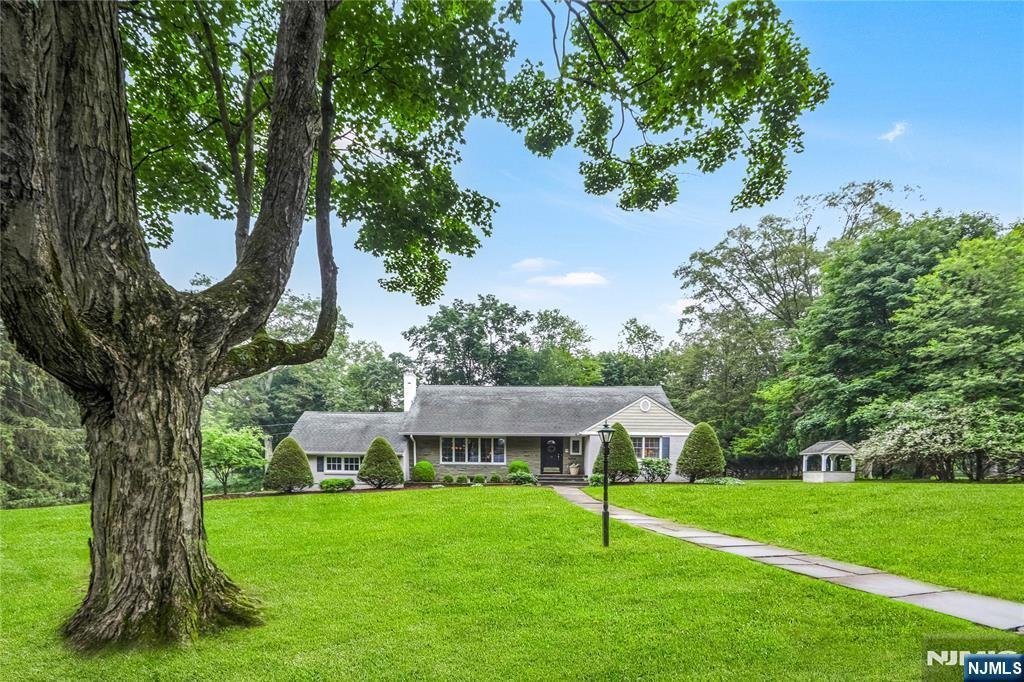 House in Saddle River, New Jersey, United States 2 - 15810201