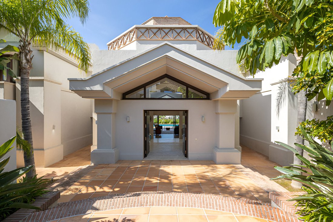 Villa in Cancelada, Estepona, Andalusia 3 - 15812252