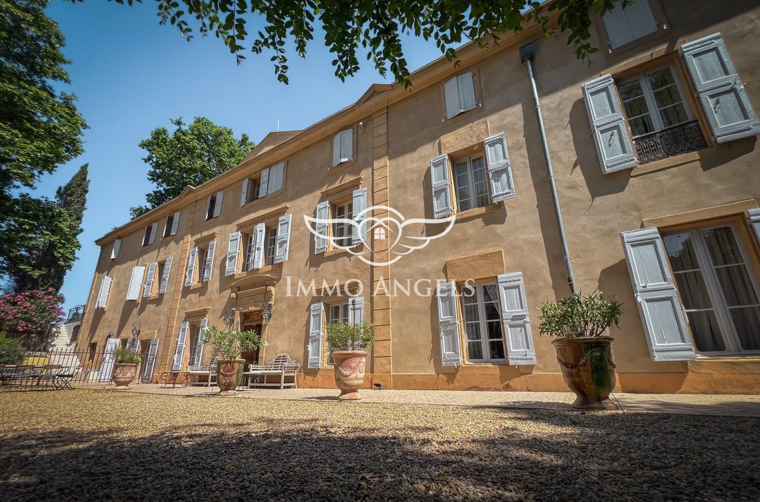 Château des Rêves: A Vine-Clad 18th-Century Jewel in Occitanie’s Golden Light