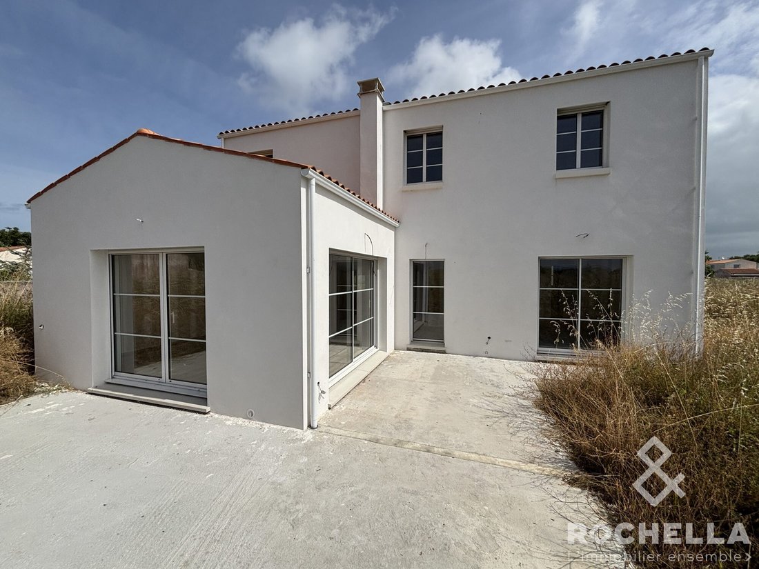 House in Saint-Denis-d'Oleron, Nouvelle-Aquitaine, France 1 - 15813601