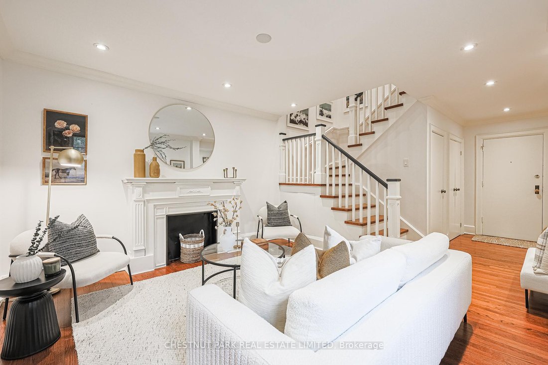 Apartment in Toronto, Ontario, Canada 1 - 15812703