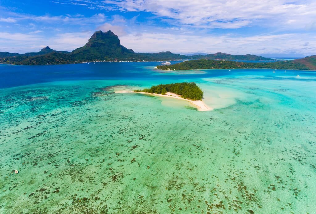 Land in Bora Bora, Leeward Islands, French Polynesia 1 - 15813571