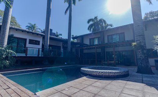House in Hernandarias, Alto Paraná Department, Paraguay 1
