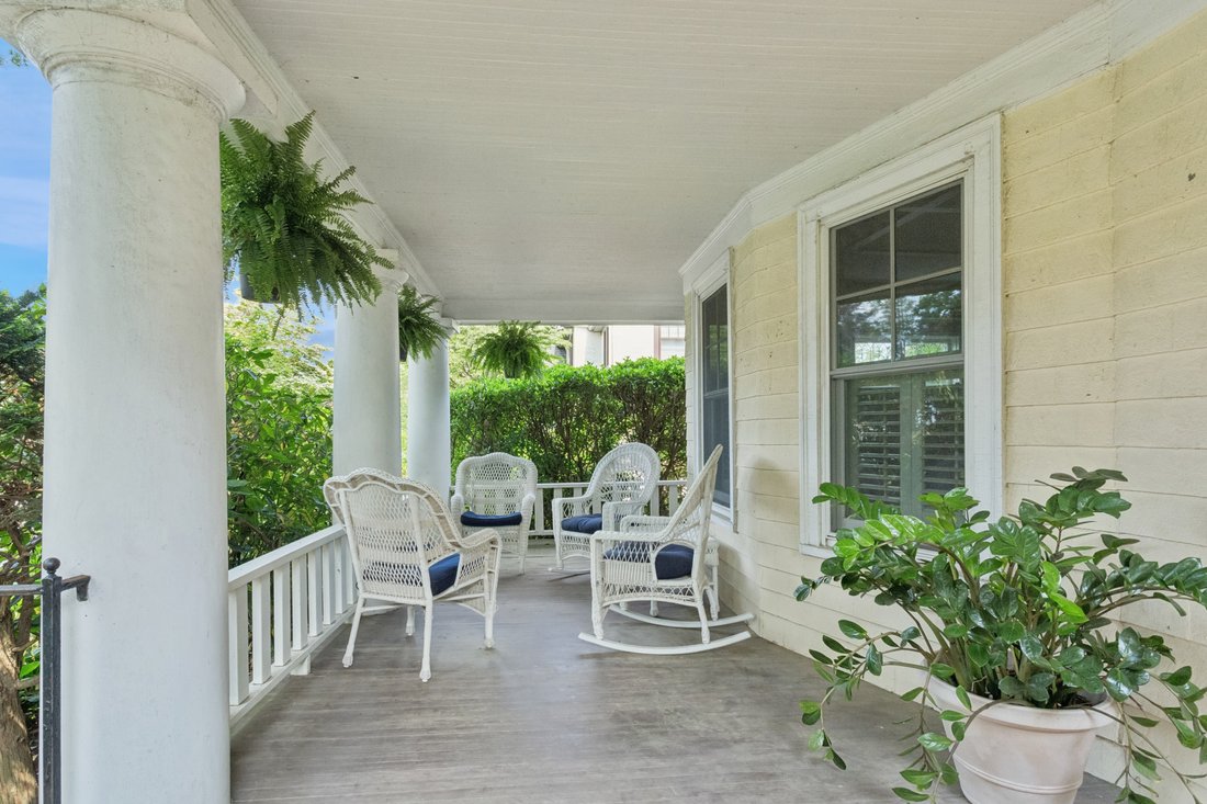 House in Garden City, New York, United States 2 - 15814071