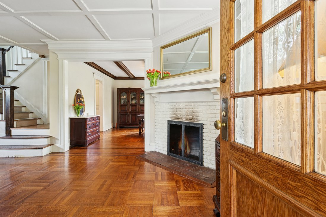 House in Garden City, New York, United States 3 - 15814071