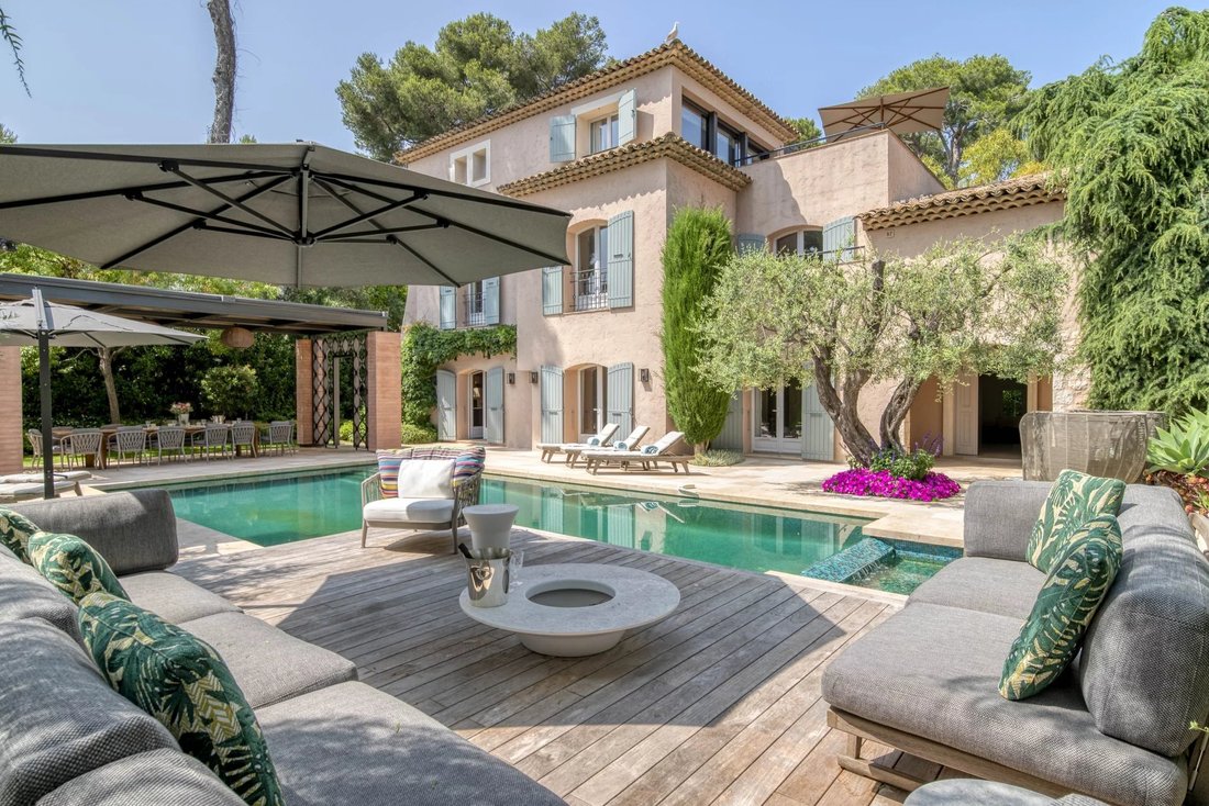 Villa in Antibes, Provence-Alpes-Côte d'Azur, France 1 - 15814896