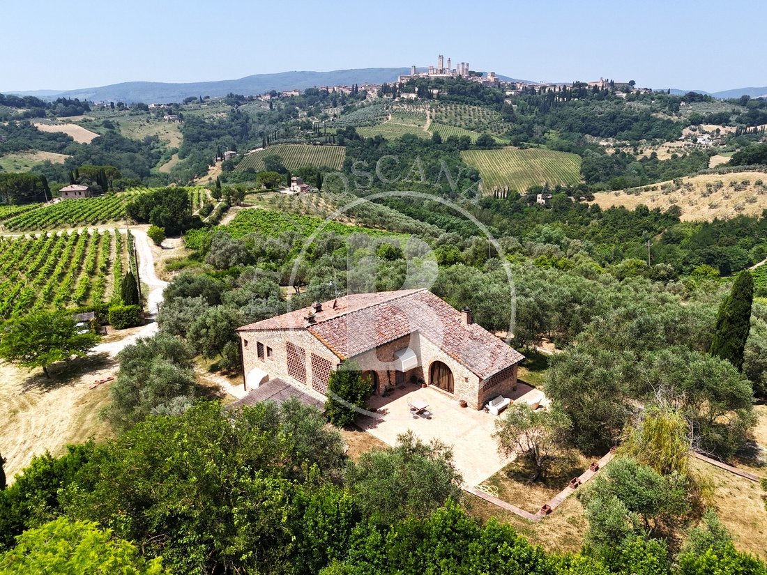 House in San Gimignano, Tuscany, Italy 1 - 15814569