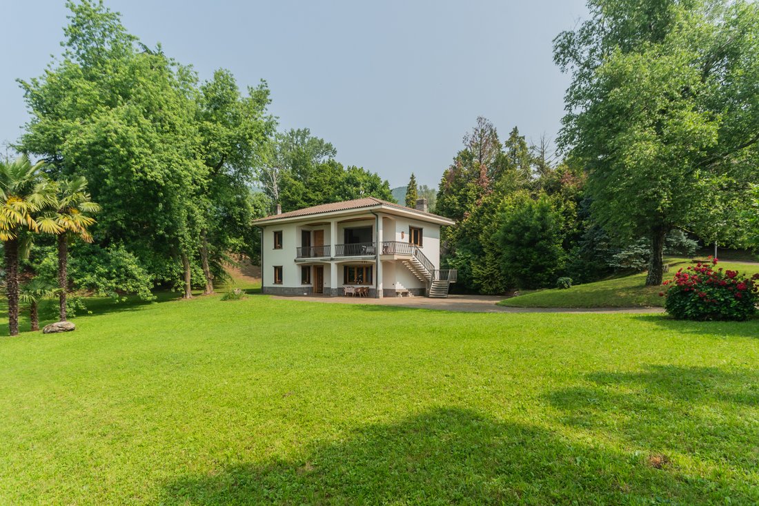 Villa in Saltrio, Lombardei, Italien 1 - 15824097