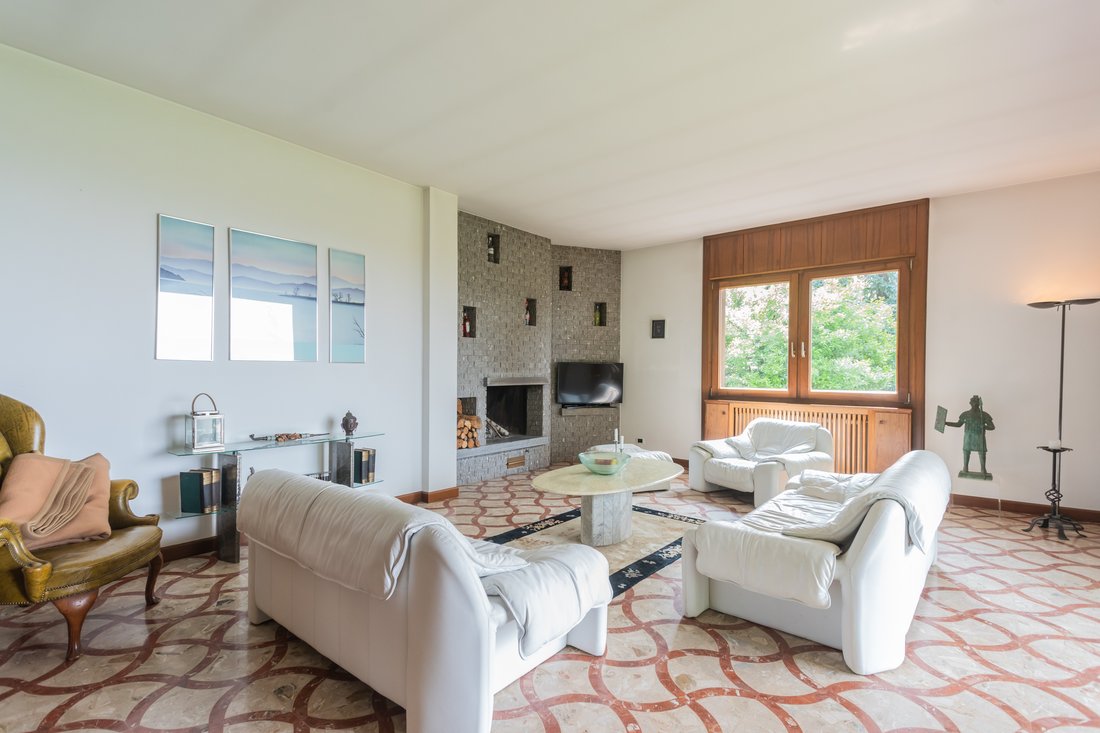 Villa in Saltrio, Lombardei, Italien 4 - 15824097