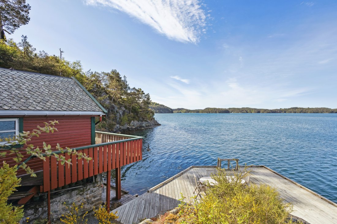 Photo inspiration: Waterfront Property With 2 Piers Beautiful Ocean In Hagavik Vestland Photo Inspiration