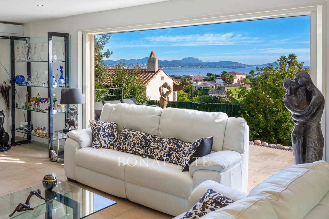 La Villa des Étoiles: Where Azure Skies Kiss the Mediterranean