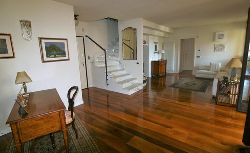 Penthouse in Avenza, Carrara, Toskana 1
