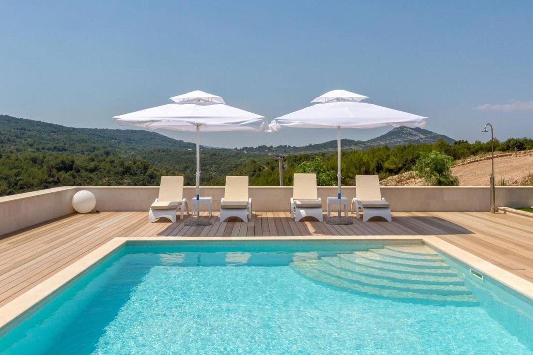Villa in Velo Grablje, Split-Dalmatia County, Croatia 1 - 15213399