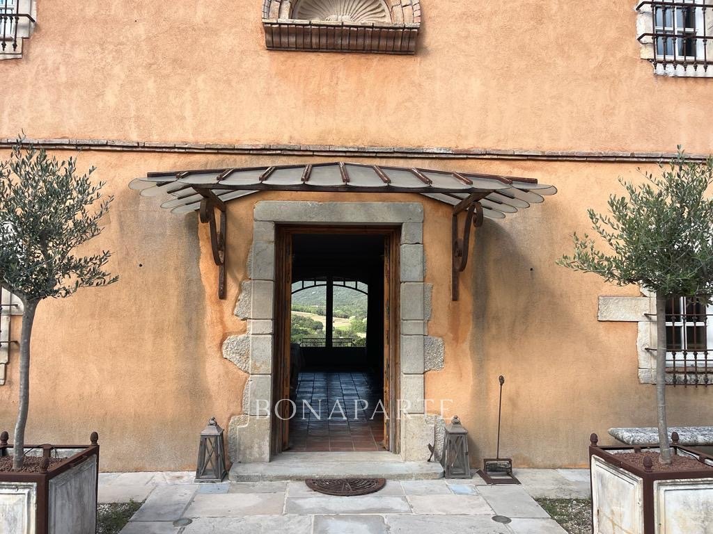Provençal Dream: A Stone Sanctuary Where Time Stands Still