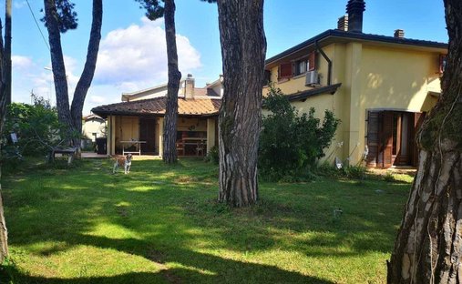 Villa in Marina di Carrara, Carrara, Toskana 1