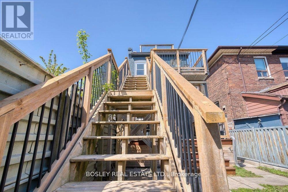 House in Toronto, Ontario, Canada 2 - 15818433
