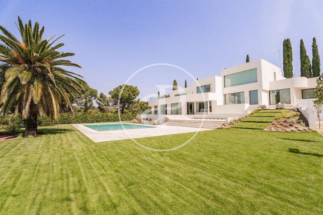 Villa in Boadilla del Monte, Comunidad de Madrid, Spain 1 - 15493916