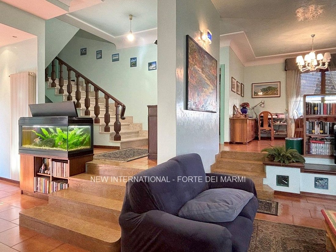 House in Ronchi, Massa, Italy 4 - 15823740