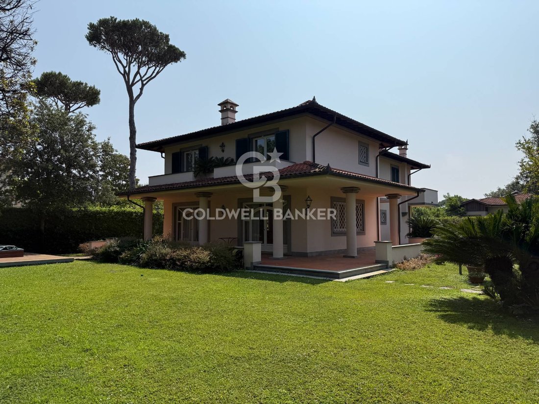 Villa in Vittoria Apuana, Forte dei Marmi, Tuscany 1 - 15685766