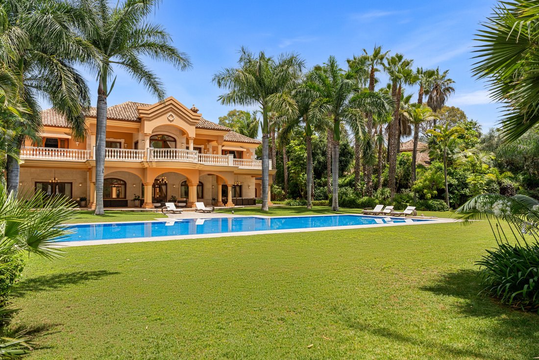 Villa in Guadalmina Baja, San Pedro de Alcantara, Spain 2 - 15709490